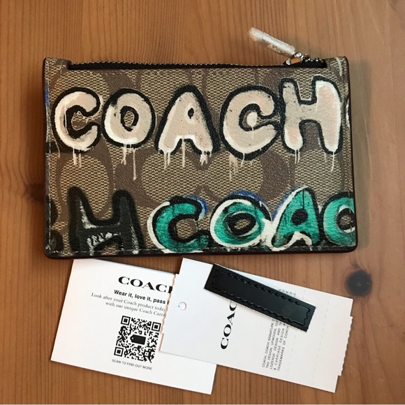 Signature coated canvas and refined pebble leather Five credit card slots Zip po - Picture 4 of 11